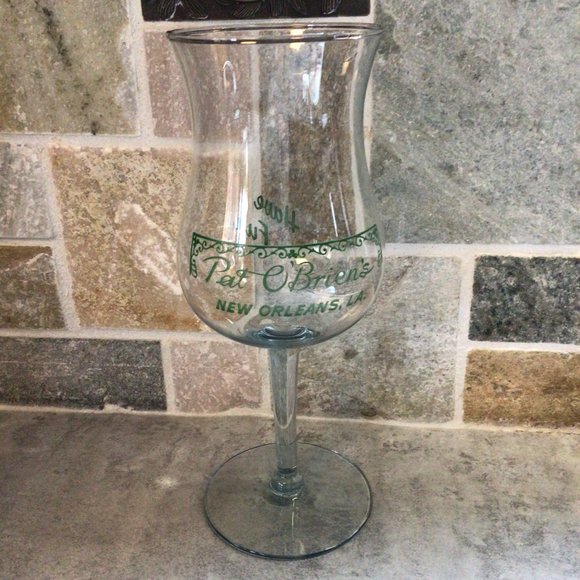 Set of two vintage Pat O'Brien's glasses, hurricane & stemmed cocktail - Picture 5 of 6